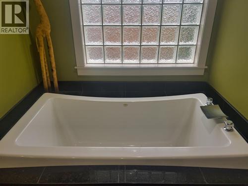 902 Purcell Crescent, Creston, BC - Indoor Photo Showing Bathroom