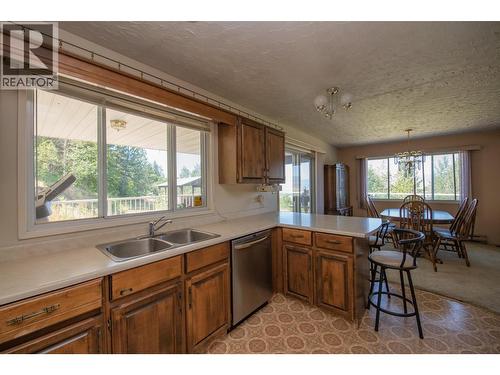 4587 Briggs Road, Vernon, BC - Indoor Photo Showing Kitchen With Double Sink
