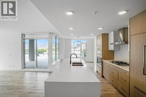 1588 Ellis Street Unit# 609, Kelowna, BC - Indoor Photo Showing Kitchen With Upgraded Kitchen
