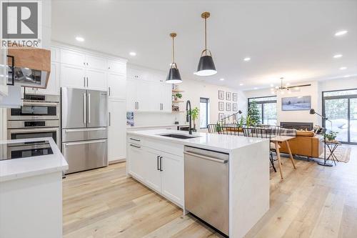 4600 Alpine Way, Fernie, BC - Indoor Photo Showing Kitchen With Upgraded Kitchen