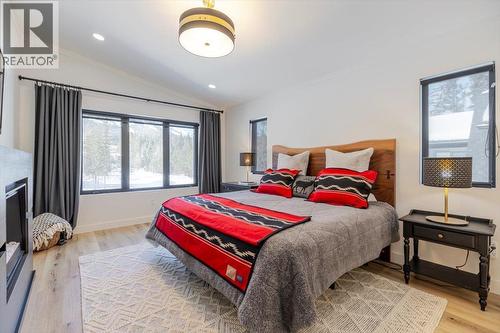 4600 Alpine Way, Fernie, BC - Indoor Photo Showing Bedroom