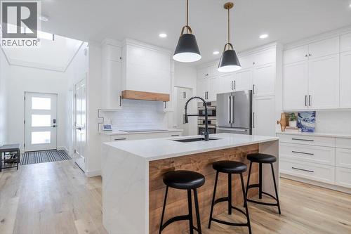 4600 Alpine Way, Fernie, BC - Indoor Photo Showing Kitchen With Upgraded Kitchen