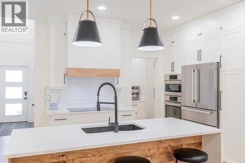 4600 Alpine Way, Fernie, BC - Indoor Photo Showing Kitchen With Upgraded Kitchen