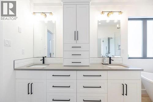 4600 Alpine Way, Fernie, BC - Indoor Photo Showing Bathroom