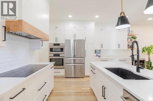 4600 Alpine Way, Fernie, BC - Indoor Photo Showing Kitchen With Upgraded Kitchen