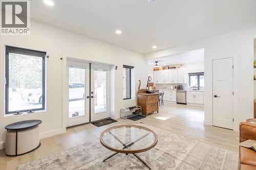 4600 Alpine Way, Fernie, BC - Indoor Photo Showing Living Room