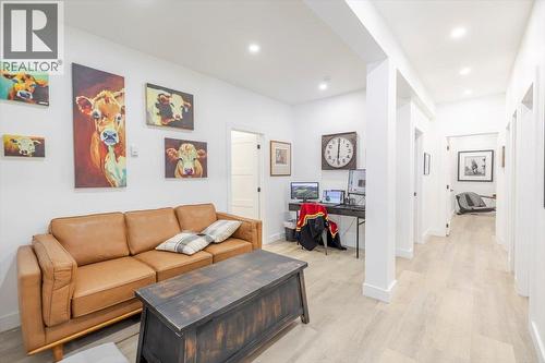 4600 Alpine Way, Fernie, BC - Indoor Photo Showing Living Room
