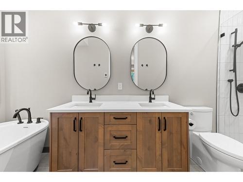 4416 Timberline Crescent, Fernie, BC - Indoor Photo Showing Bathroom