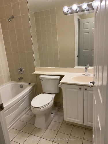 202-3880 Duke Of York Boulevard, Mississauga, ON - Indoor Photo Showing Bathroom