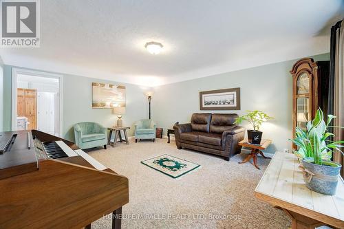 69 Bee Street, Woodstock, ON - Indoor Photo Showing Living Room