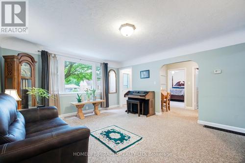69 Bee Street, Woodstock, ON - Indoor Photo Showing Living Room