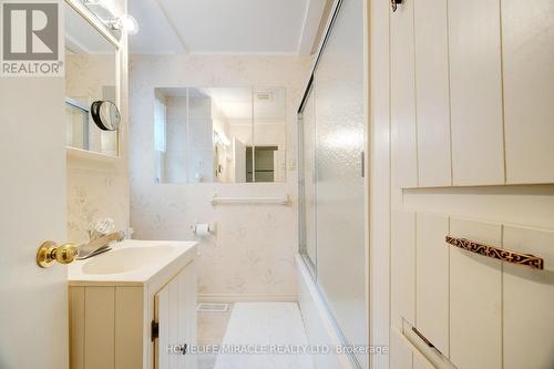 69 Bee Street, Woodstock, ON - Indoor Photo Showing Bathroom