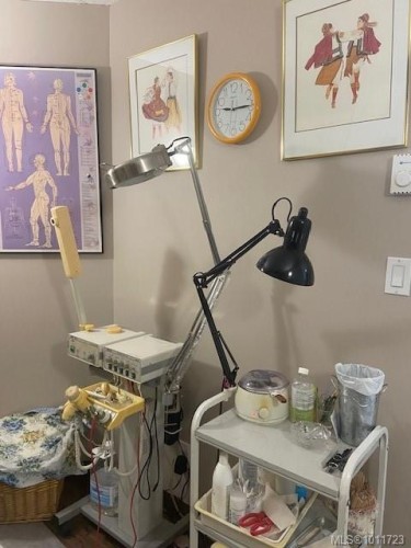 C-9711 Fifth St, Sidney, BC 