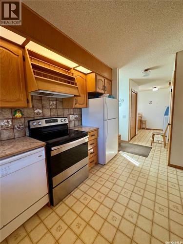403 Churchill Street, Hudson Bay, SK - Indoor Photo Showing Kitchen