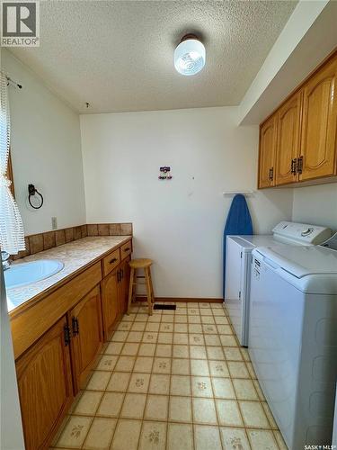 403 Churchill Street, Hudson Bay, SK - Indoor Photo Showing Laundry Room