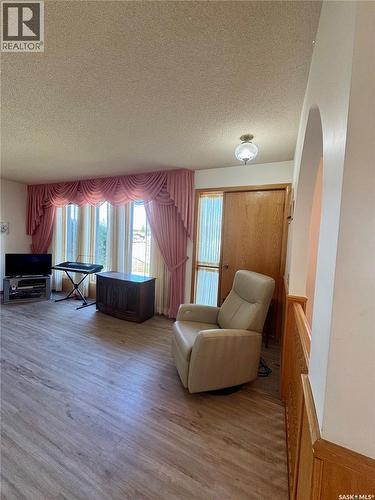 403 Churchill Street, Hudson Bay, SK - Indoor Photo Showing Living Room