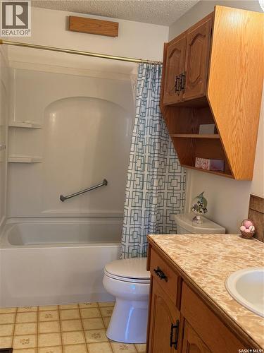 403 Churchill Street, Hudson Bay, SK - Indoor Photo Showing Bathroom