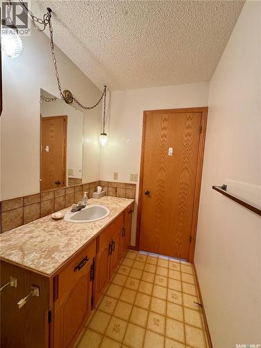 403 Churchill Street, Hudson Bay, SK - Indoor Photo Showing Bathroom