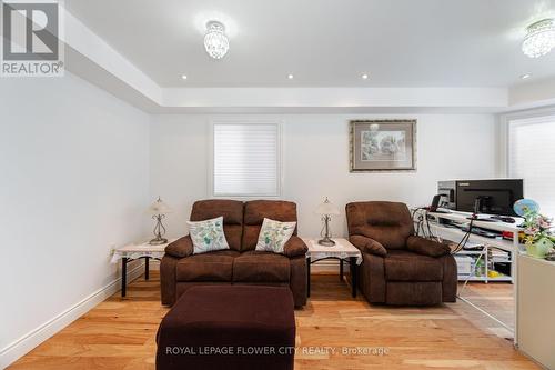 3040 Bentley Drive, Mississauga, ON - Indoor Photo Showing Living Room