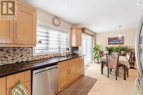 3040 Bentley Drive, Mississauga, ON - Indoor Photo Showing Kitchen