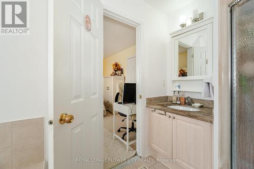 3040 Bentley Drive, Mississauga, ON - Indoor Photo Showing Bathroom