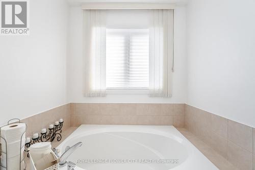 3040 Bentley Drive, Mississauga, ON - Indoor Photo Showing Bathroom