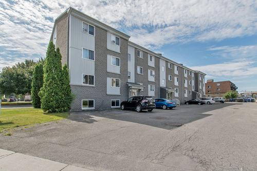 1-1930 Av. Dumouchel  Laval (Chomedey), QC H7S 1J8