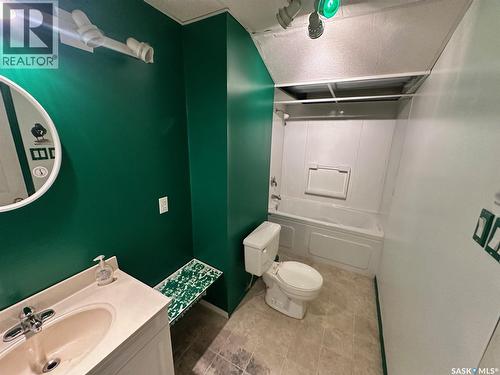 536 5Th Avenue, Hudson Bay, SK - Indoor Photo Showing Bathroom