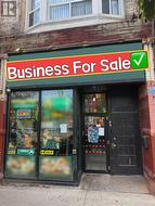382 SPADINA AVENUE  Toronto, ON M5T 2G5