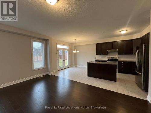 23 Lockerbie Crescent, Collingwood, ON - Indoor Photo Showing Kitchen With Stainless Steel Kitchen