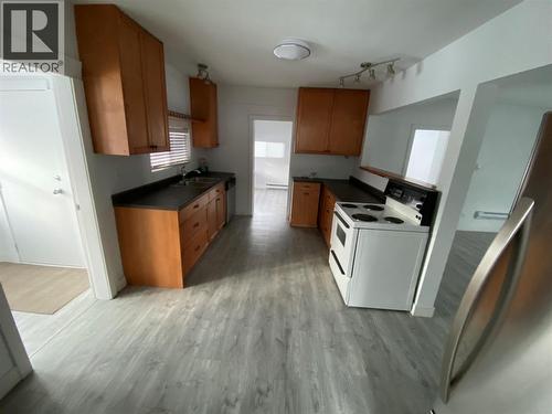 465 Mugford Road, Kelowna, BC - Indoor Photo Showing Kitchen
