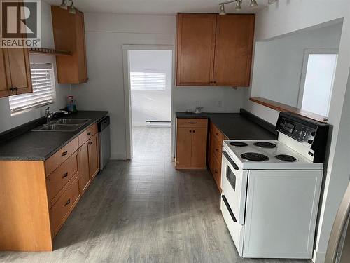 465 Mugford Road, Kelowna, BC - Indoor Photo Showing Kitchen With Double Sink