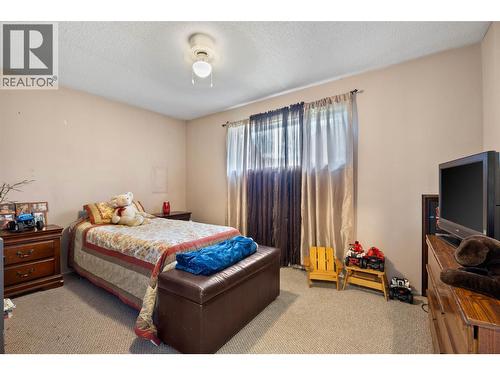 229 Lakeshore Drive, Chase, BC - Indoor Photo Showing Bedroom
