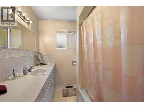 229 Lakeshore Drive, Chase, BC - Indoor Photo Showing Bathroom