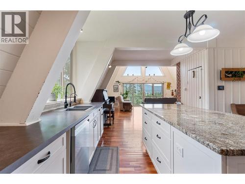 6551 40 Street Nw, Salmon Arm, BC - Indoor Photo Showing Kitchen With Double Sink