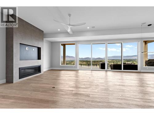 1240 Ponds Avenue, Kelowna, BC - Indoor Photo Showing Living Room With Fireplace