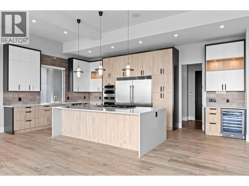 1240 Ponds Avenue, Kelowna, BC - Indoor Photo Showing Kitchen