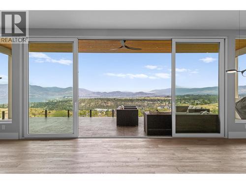 1240 Ponds Avenue, Kelowna, BC - Indoor