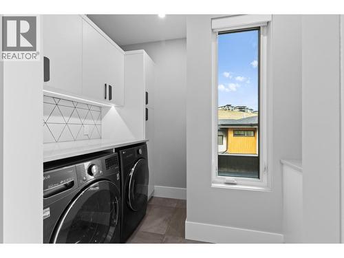 1240 Ponds Avenue, Kelowna, BC - Indoor Photo Showing Laundry Room