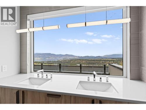 1240 Ponds Avenue, Kelowna, BC - Indoor