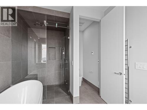 1240 Ponds Avenue, Kelowna, BC - Indoor Photo Showing Bathroom