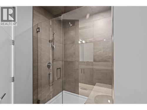 1240 Ponds Avenue, Kelowna, BC - Indoor Photo Showing Bathroom