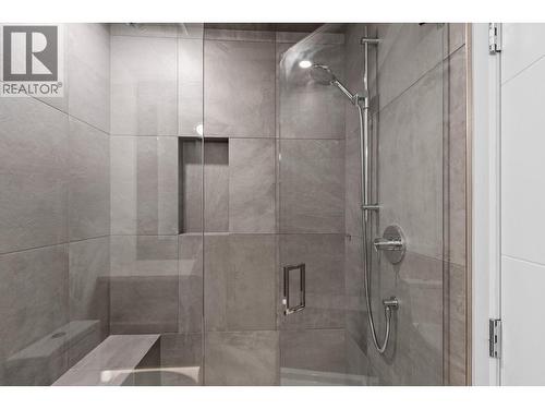 1240 Ponds Avenue, Kelowna, BC - Indoor Photo Showing Bathroom