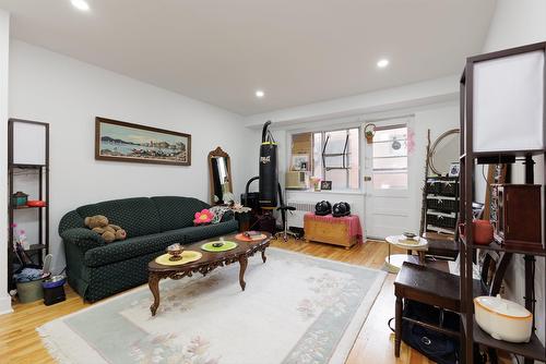 Living room - 16-6540 Av. Wilderton, Montréal (Côte-Des-Neiges/Notre-Dame-De-Grâce), QC - Indoor Photo Showing Living Room
