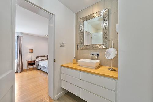 Ensuite bathroom - 527 Av. Stanstead, Mont-Royal, QC - Indoor Photo Showing Bathroom
