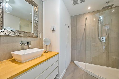 Ensuite bathroom - 527 Av. Stanstead, Mont-Royal, QC - Indoor Photo Showing Bathroom