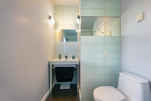 Bathroom - 527 Av. Stanstead, Mont-Royal, QC - Indoor Photo Showing Bathroom