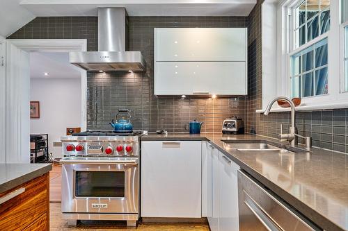 Kitchen - 527 Av. Stanstead, Mont-Royal, QC - Indoor Photo Showing Kitchen With Double Sink With Upgraded Kitchen