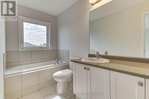 920 Sobeski Avenue, Woodstock, ON - Indoor Photo Showing Bathroom