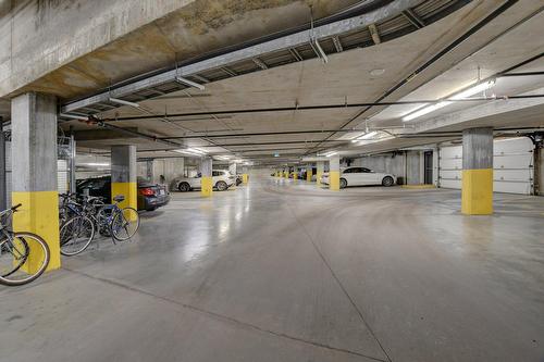 Garage - 309-36 Ch. Du Bord-Du-Lac-Lakeshore, Pointe-Claire, QC - Indoor Photo Showing Garage